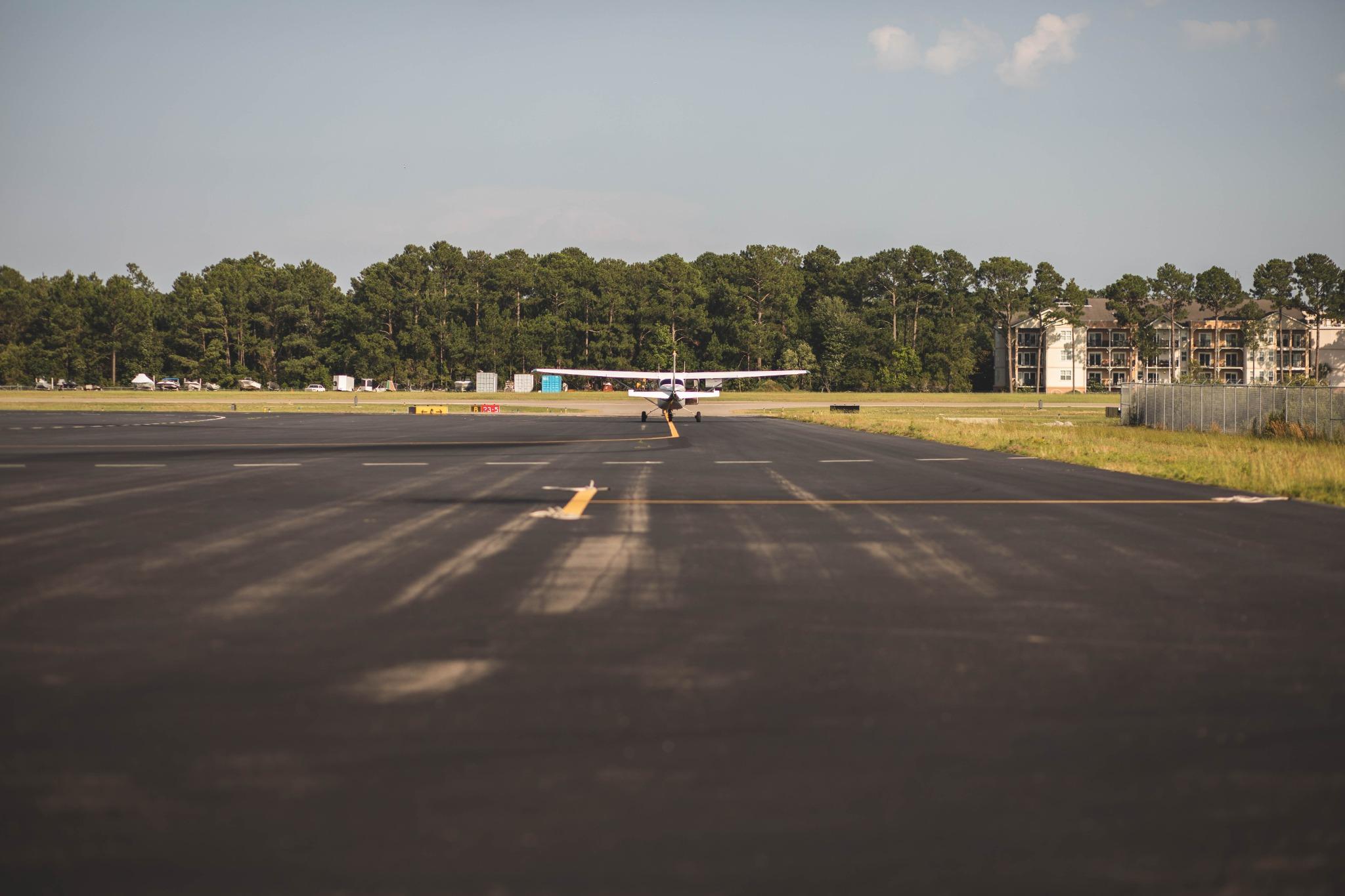 Cessna 172 ready on runway