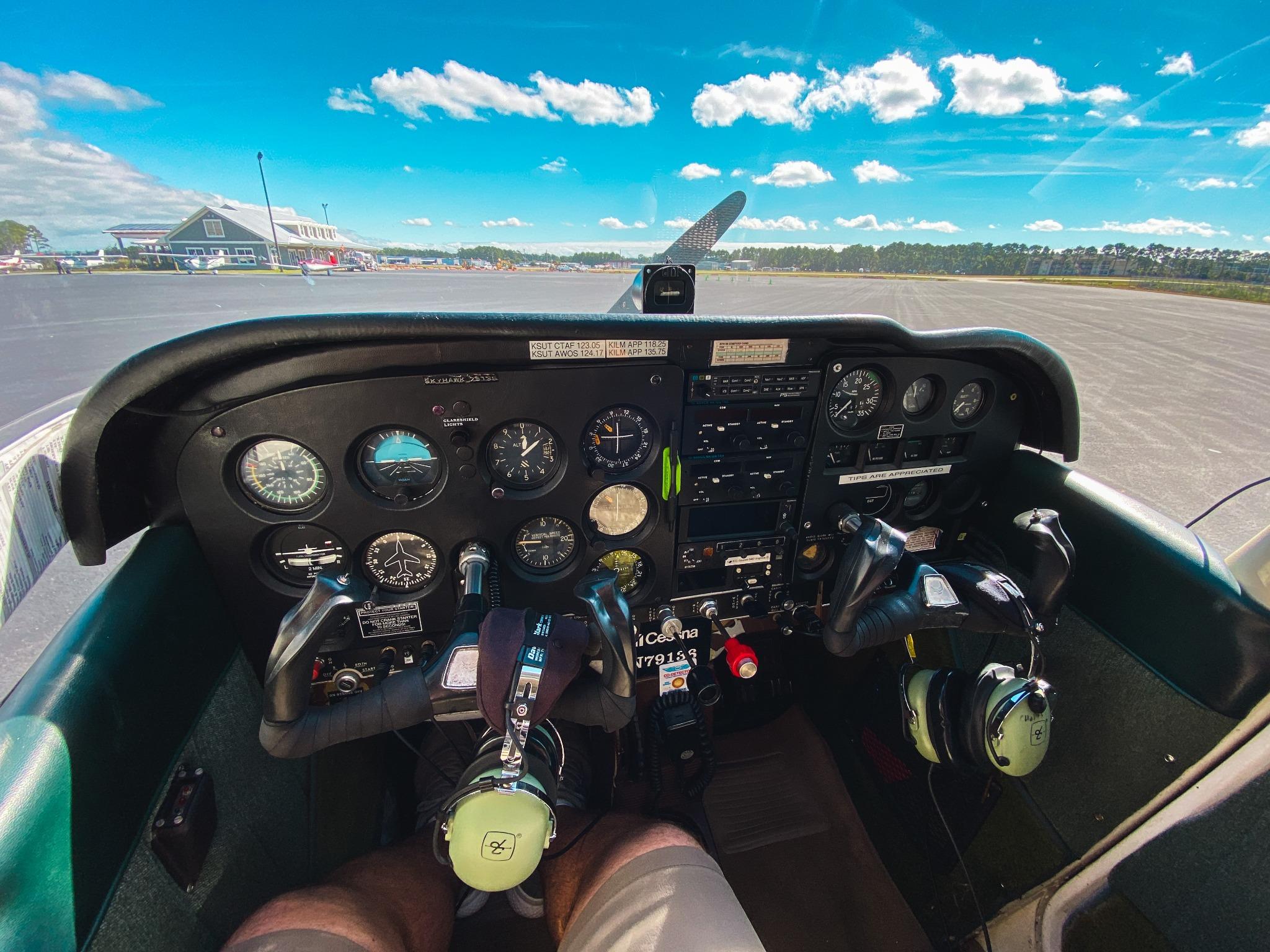 Cessna 172 cockpit view